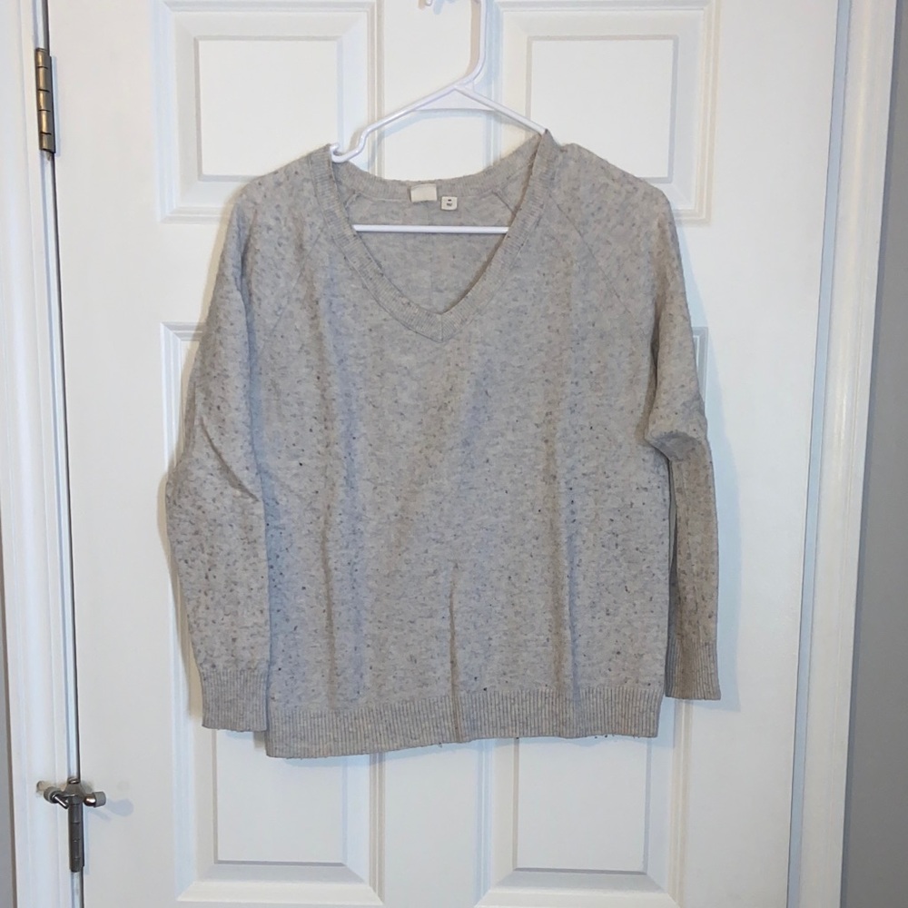 GAP Light Gray V-Neck Women's Sweater